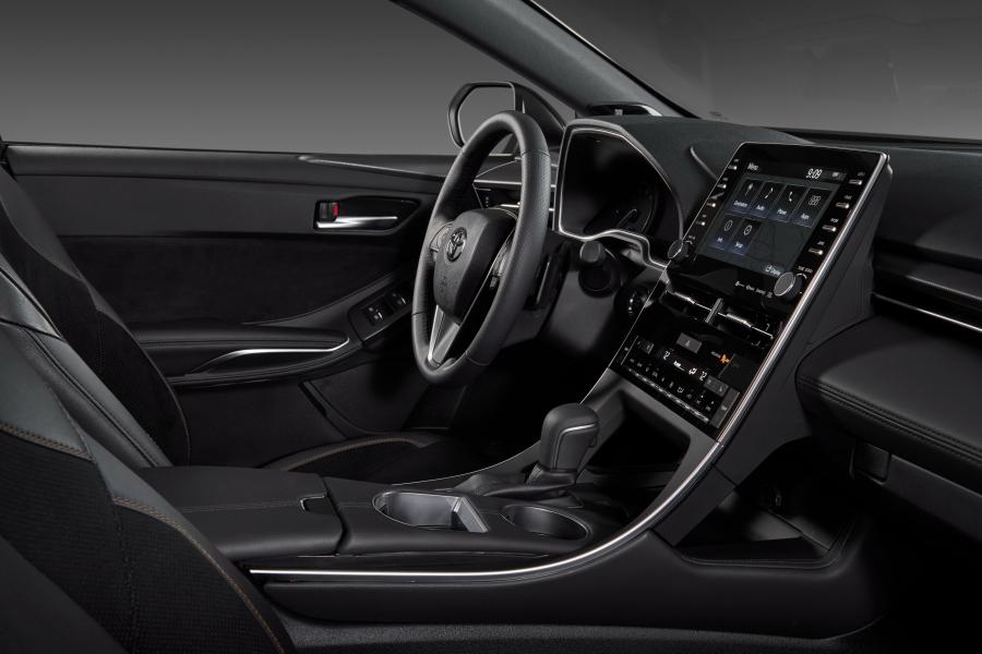 Моторный отсек Toyota Avalon Touring 2018 года  (фото 17 из 41)